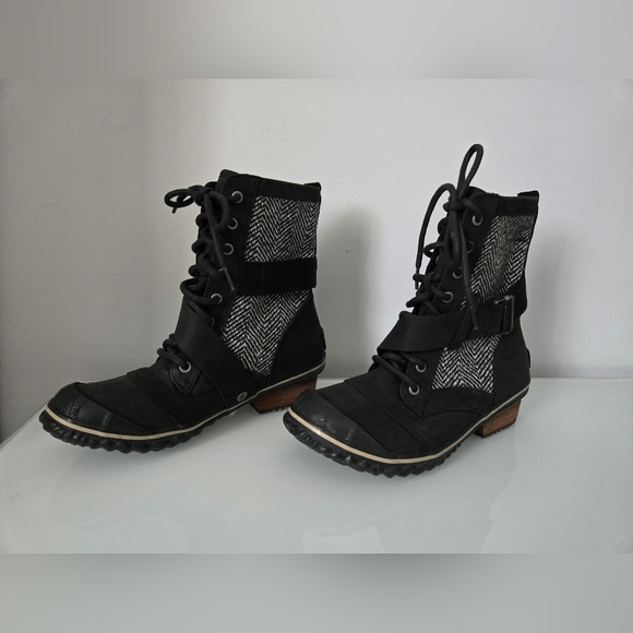 SOREL leather lace up slimboot in black and grey. SIZE 7 - Picture 4 of 13
